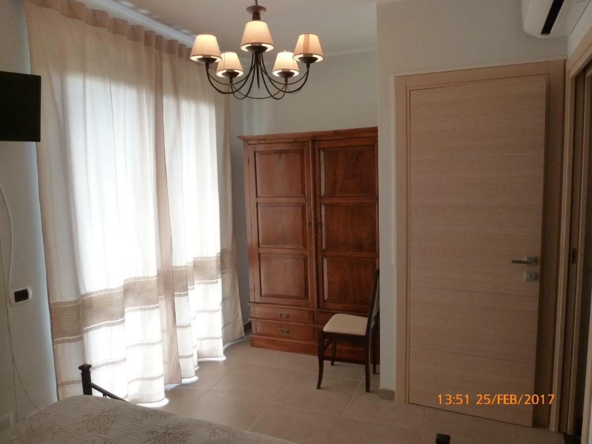 Bed and Breakfast Emozioni D'Estate à Pula Extérieur photo