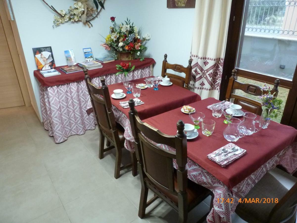 Bed and Breakfast Emozioni D'Estate à Pula Extérieur photo