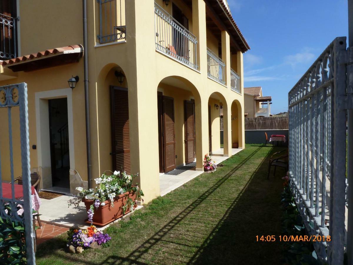 Bed and Breakfast Emozioni D'Estate à Pula Extérieur photo